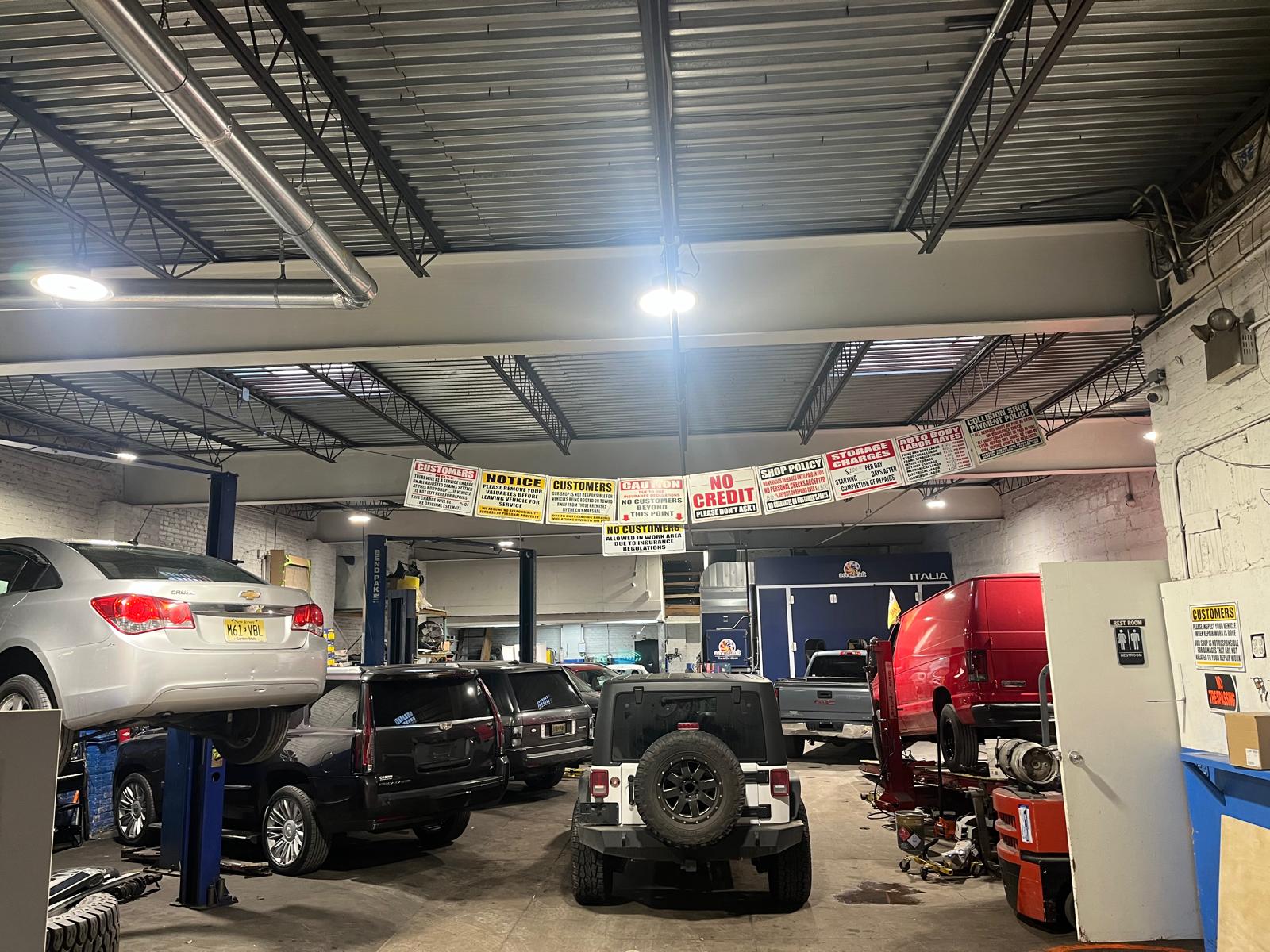 king's Auto Body & Truck Service repair shop photo 5